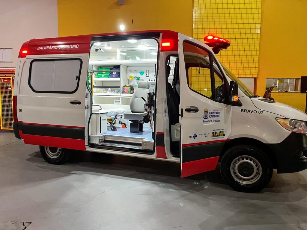 SAMU de Balneário Camboriú recebe duas novas ambulâncias