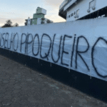 Insatisfeitos, torcedores do Figueirense fazem ato no Scarpelli