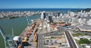 Itajaí busca investimentos em feira internacional de logística