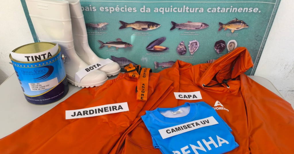 Pescadores artesanais de Penha recebem novos kits de trabalho
