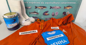 Pescadores artesanais de Penha recebem novos kits de trabalho