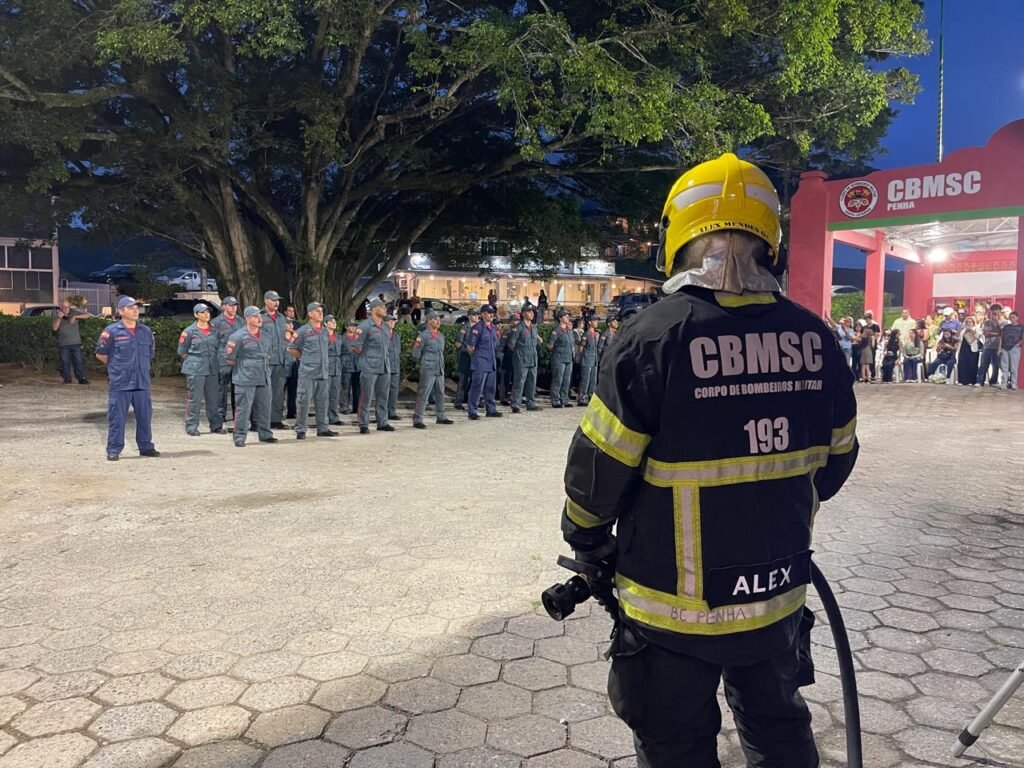Bombeiros comunitários se formam em Penha