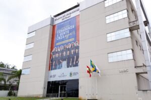 Câmara de Itajaí aprova projeto ambiental e discute porto, dragagem e embate político na CCJ