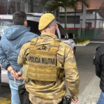 Dupla procurada por homicídio é presa em Camboriú