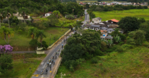 Mais de 300 ciclistas tomam conta das estradas rurais de Itajaí