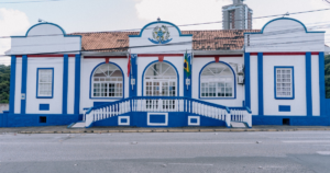 Moradores relatam irritações e água escura em Penha
