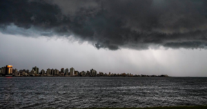 Nova frente fria traz chuva intensa para Santa Catarina