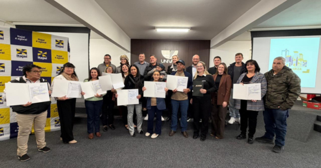 Regularização fundiária beneficia 10 famílias na Praia Brava