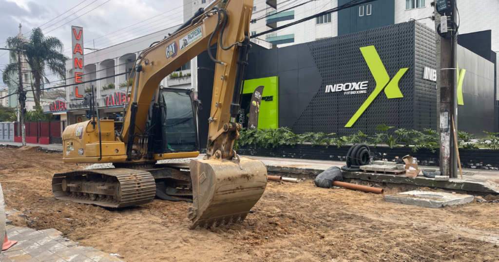 Obras alteram sentido do trânsito em trecho da Rua José Bonifácio Malburg, em Itajaí