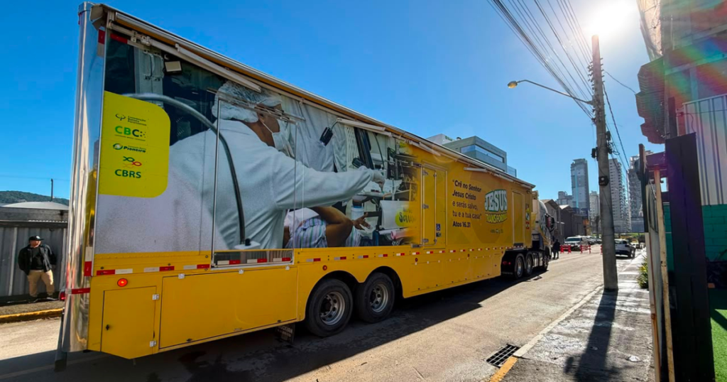Carreta Missionária oferece saúde gratuita em Itapema