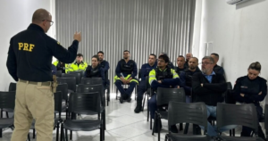 Agentes de trânsito de Navegantes recebem capacitação da PRF