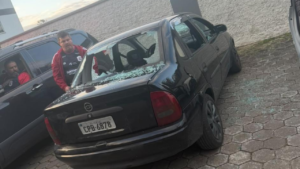 Marcilistas fazem ação para ajudar torcedor que teve o carro estraçalhado por vândalos