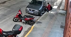 Carro é furtado em apenas dois minutos em Balneário Camboriú