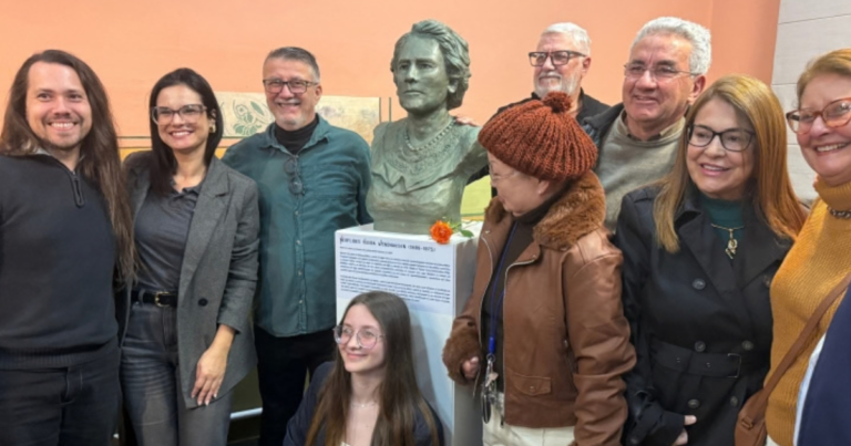 Primeira vereadora de Itajaí ganha busto no Museu Histórico
