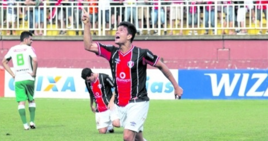 Marcílio Dias anuncia centroavante campeão da Série B e autor de gol decisivo pelo Joinville