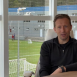 Ídolo do Grêmio e de clube europeu, Lucas Leiva visita CT do Barra FC